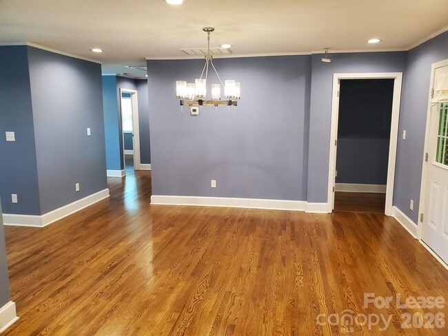 Photo - 4419 Castleton Rd