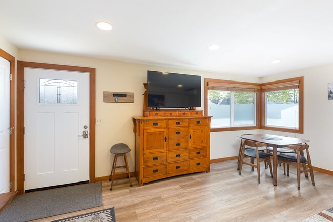 Photo - 218 W Bell St Unit Furnished - Apt A