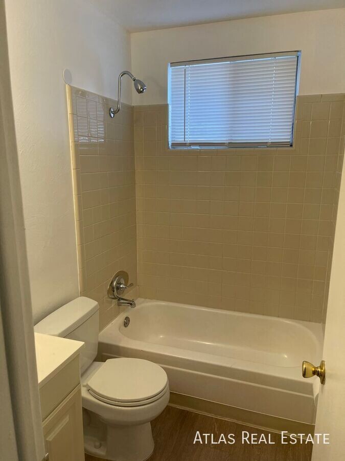 Photo - 5430 W 3rd Pl Unidad 04