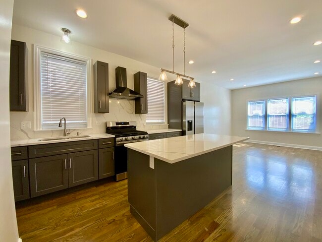 Photo - 3426 W Melrose St