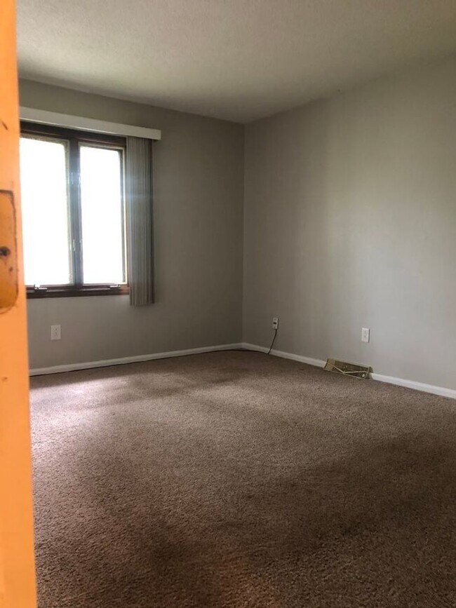 Maumee School District House House Rental in Toledo, OH