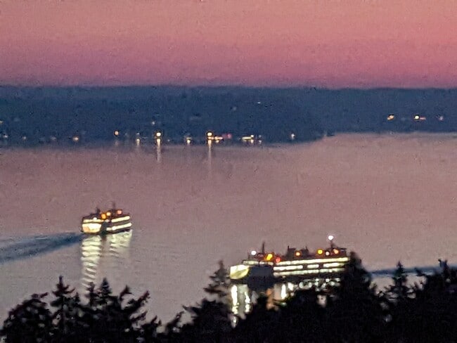 Ferries que van y vienen debajo del apartamento. - 8261 Northrop Plz SW Unidad B