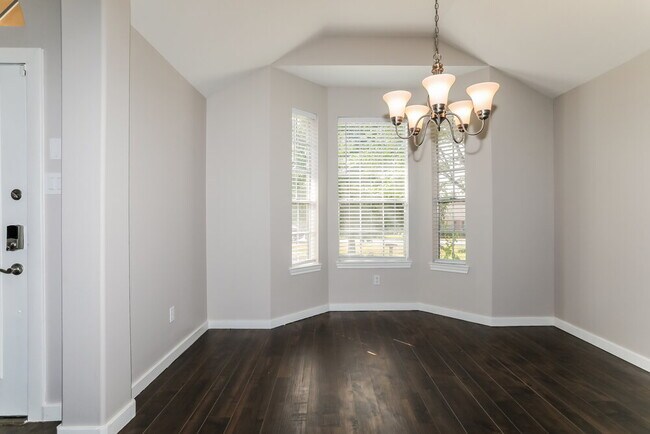Photo - 311 Lake View Dr