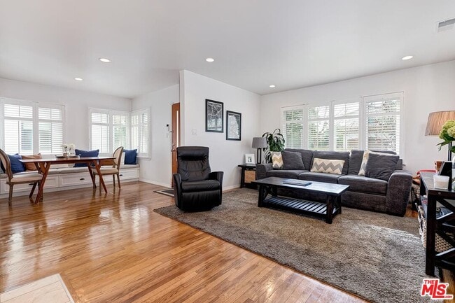 Photo - 7820 Agnew Ave