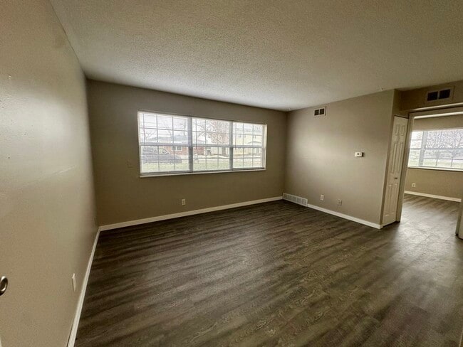 Photo - 1450 Meadowview Dr Unit 4