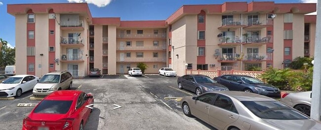 Building Photo - 6820 W Flagler St Unit 308