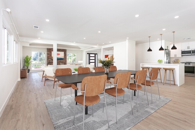 Espacio abierto: Sala de estar - Comedor - Cocina (Las fotos son recreaciones virtuales) - 6419 Valley Circle Ter