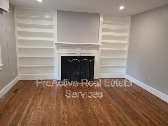 105 W Arden Cir