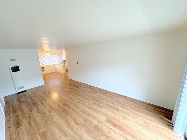 Building Photo - WEST LA: Large & Bright 1 bed/1 bath apart... Unit 3 Rental