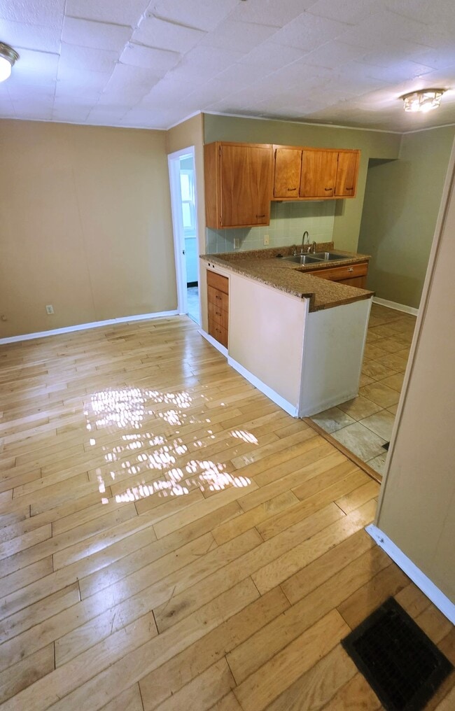 145 E Duncan St