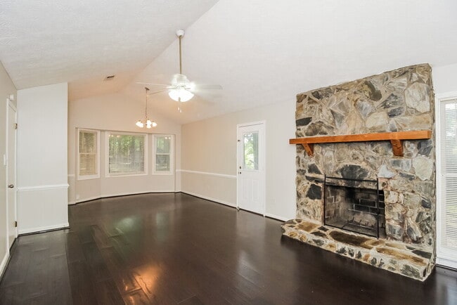 Photo - 147 Old Mill Trail SW