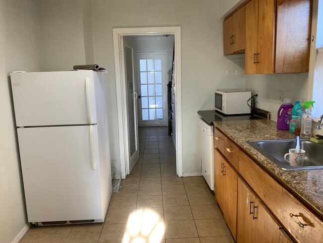 Photo - 830 Valley St