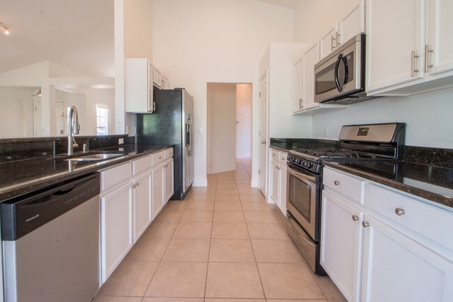 Photo - 661 Berwick Dr