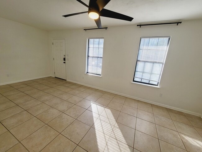 Photo - CLASSY NE 2/1.5 w/ Vaulted Ceilings, Privacy Fenced Yard, Washer/Dryer, & Walk in Closets! Availa...