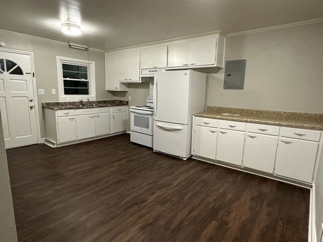 Photo - COMING SOON: Spacious 2 bedroom apartment