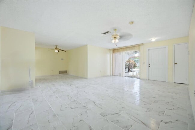 Photo - 920 NW 92nd Ave
