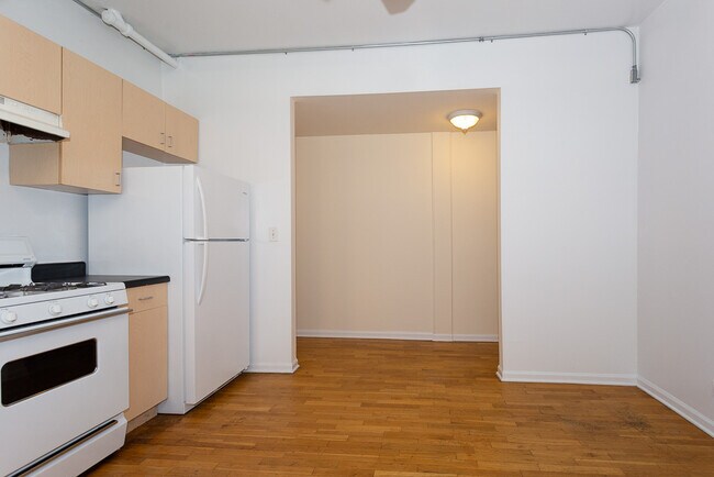 Photo - 2418 N Sawyer Ave Unit 6H