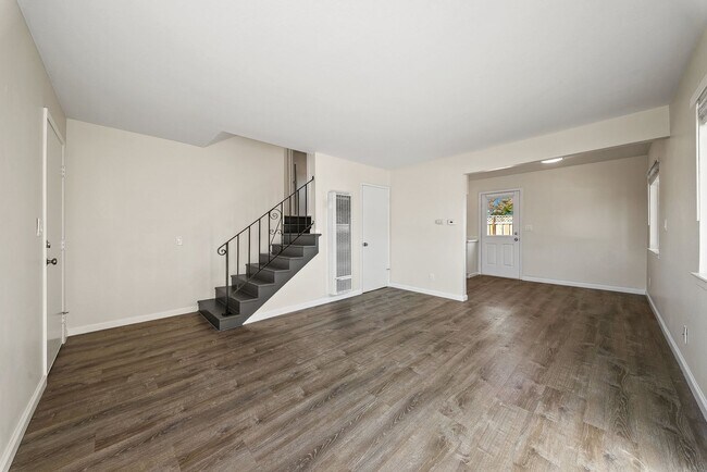 Photo - 35th (907 - 929) Unidad 929 A