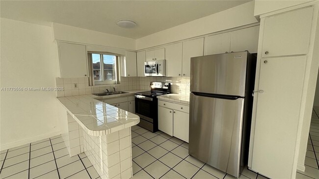 Photo - 327 NE 1st St Apartment Unit 1