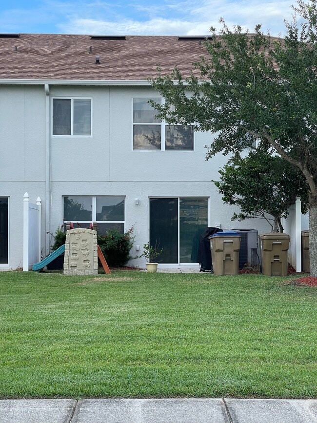 Photo - 2452 Hassonite St