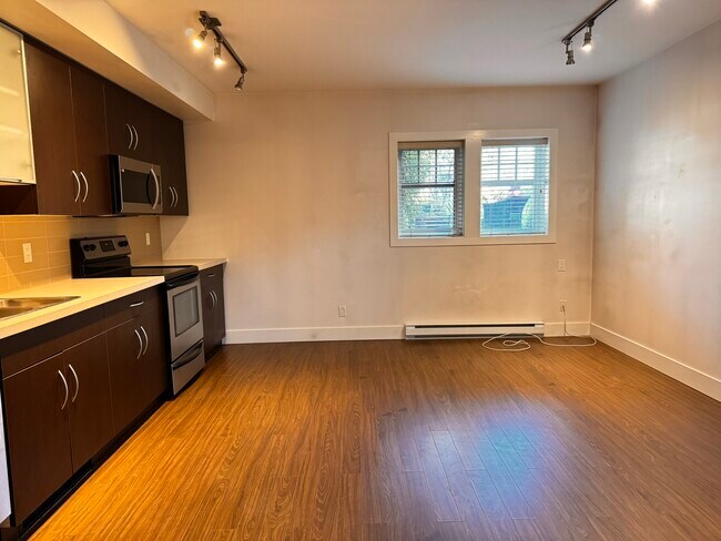 Photo - 417-417 Vancouver St Unit 2