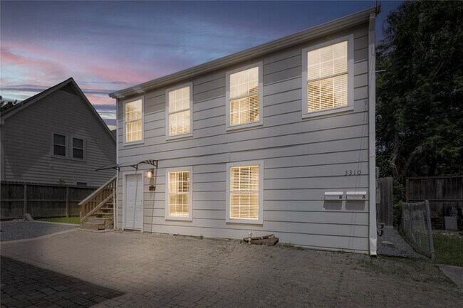 Photo - 3310 Crawford St