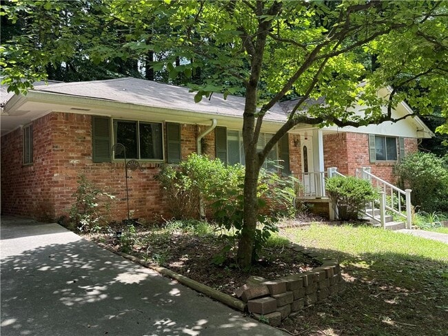 Building Photo - 1057 Latham Rd Rental
