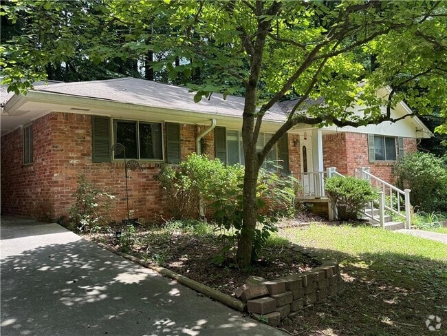 Building Photo - 1057 Latham Rd Rental