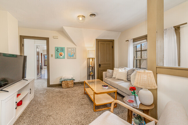 Photo - 2837 N Downer Ave Unit 2839
