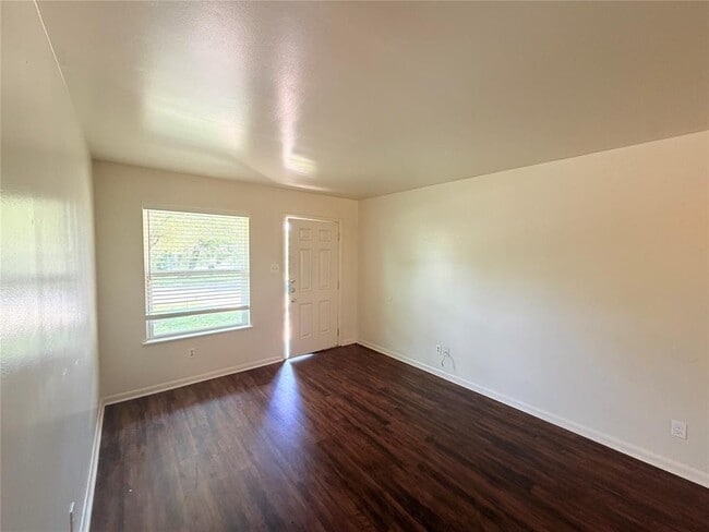 Photo - 8701 Parkfield Dr