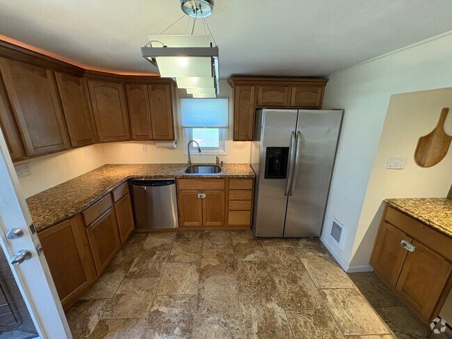 Building Photo - 1647 Roosevelt Ave Unit 1 Rental