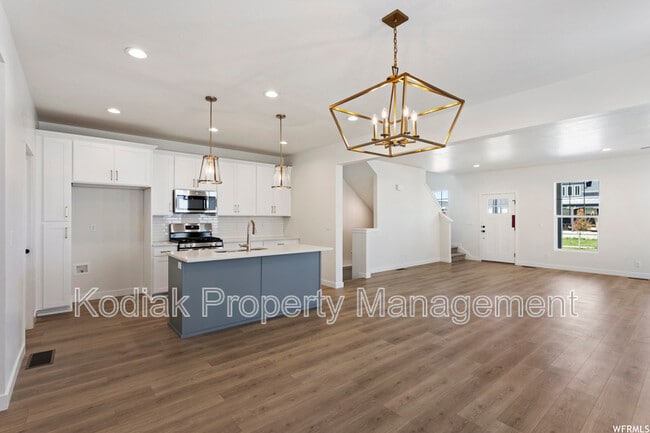 Photo - 991 Shoreline Dr