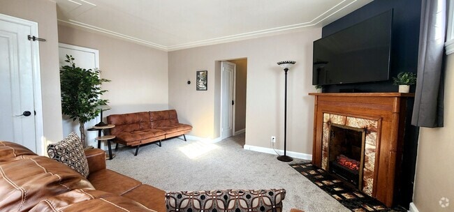 Building Photo - 822 E 4th St Unit #1 Rental
