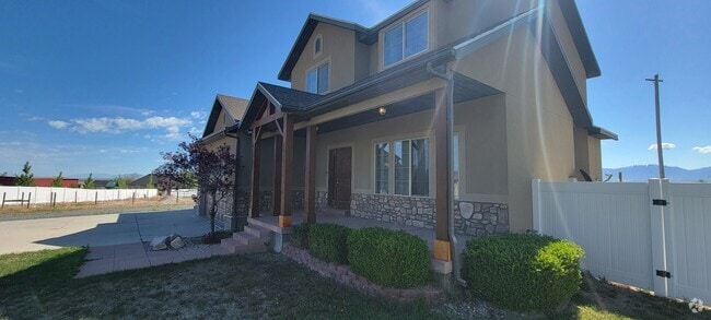 Building Photo - 1031 W Fox Cir Rental