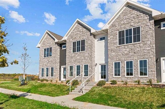 Building Photo - 2898 Eastridge Ter Unit A