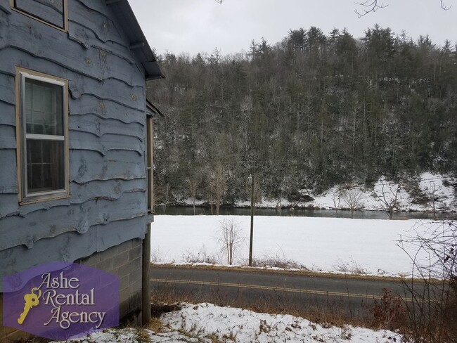 Photo - Charming 2 Bedroom 1 Bathroom Cottage By the River