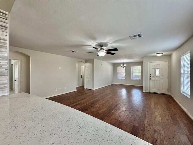 Photo - 204 Woodley Rd