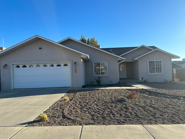 Building Photo - 3 Bedroom 2 Bathroom Home for rent in Bloo...