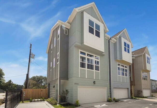 Photo - 2121 Hoskins Dr