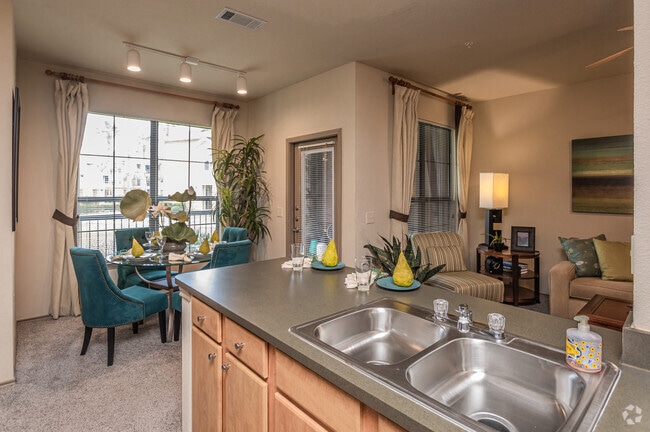 2BR, 2BA - 1100SF