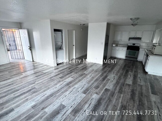 Photo - 2 BEDROOM 2 BATH, FIRST FLOOR UNIT, RENOVA... Unidad #1