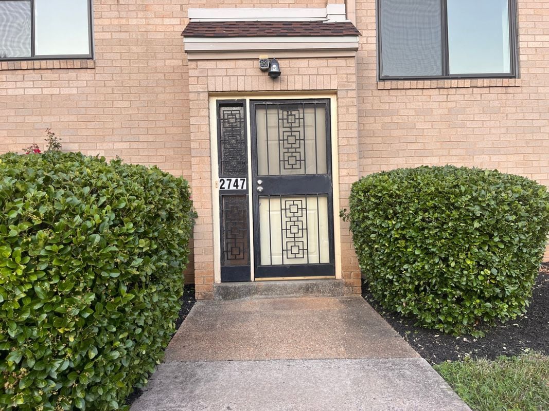 Photo - 2747 31st Pl NE