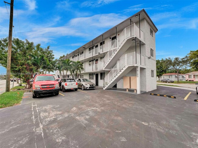 Building Photo - 14190 W Dixie Hwy Unit 3 Rental