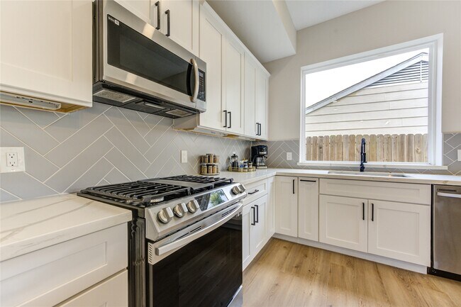 Photo - 6835 Weston St