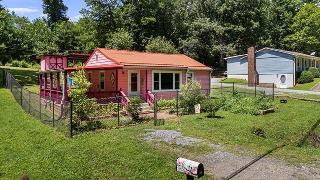 Photo - 513 Hiawassee Ave