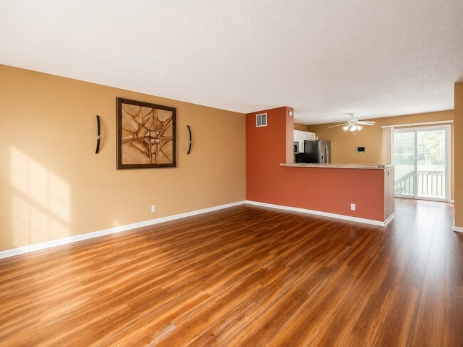 Photo - 593 Lazelle Rd