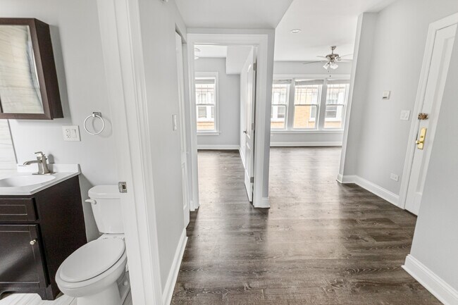 Photo - 1112 W Glenlake Ave Unit 3