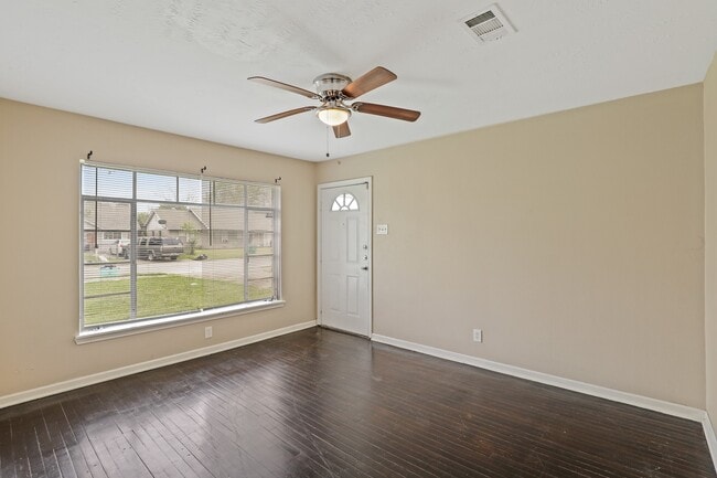 Photo - 9315 Laura Koppe Rd