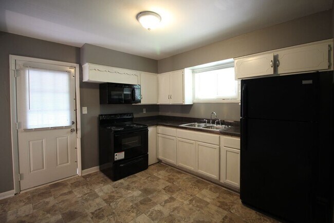 Photo - 3 Bedroom Home near Belvedere Park!