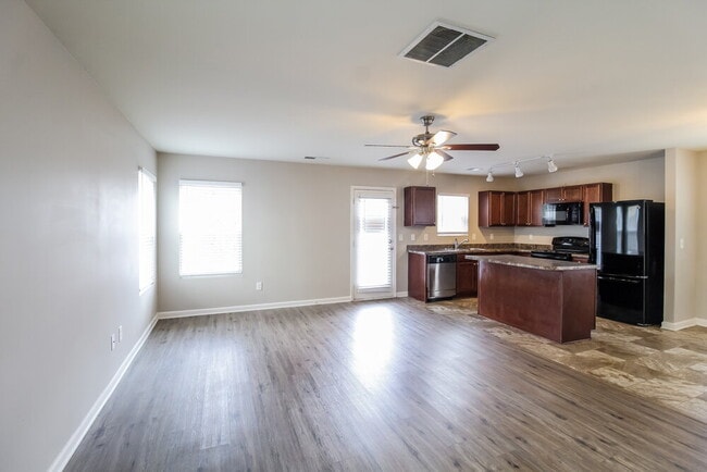 Photo - 22 Everett Cir SE